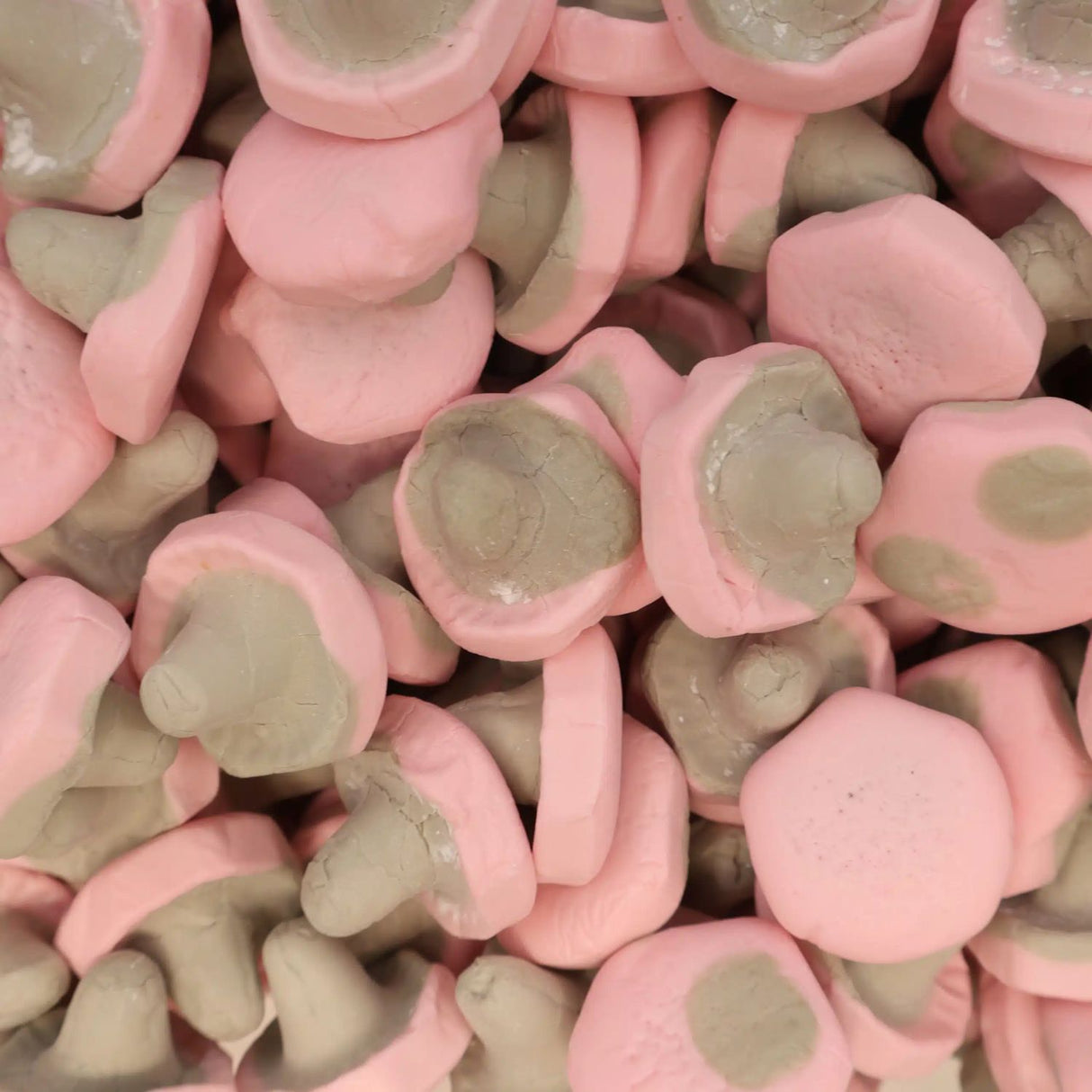Saure Bonbons mit blauer Zunge