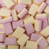 Saure Bonbons mit blauer Zunge